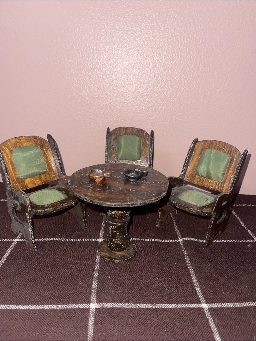 Dollhouse Lot-VTG Wooden Furniture,Table & 3 Chairs Plus 2 Pots